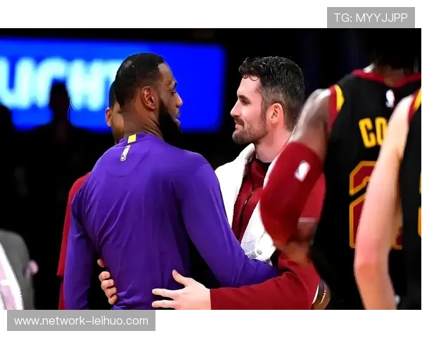 湖人队迎来重磅交易引援 新星球员加盟助力季后赛冲击